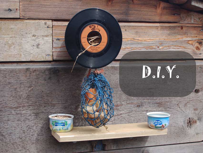 Détourner un 45T Vinyle et une boîte de conserve pour réaliser un nid d'oiseau