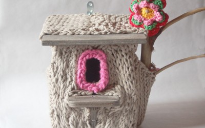 Le nid yarn bombing en recyclage tricot