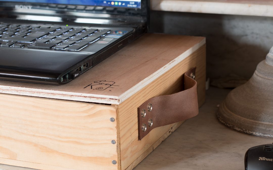 Bureau nomade DIY  avec une caisse en bois